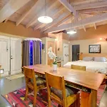 Centrally Located Near Town! * Santa Fé