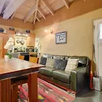 Appartement Centrally Located Near Town!