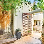 Centrally Located Santa Fe Studio Near Town!