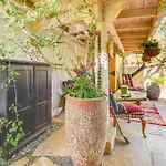 Centrally Located Near Town! * Santa Fé