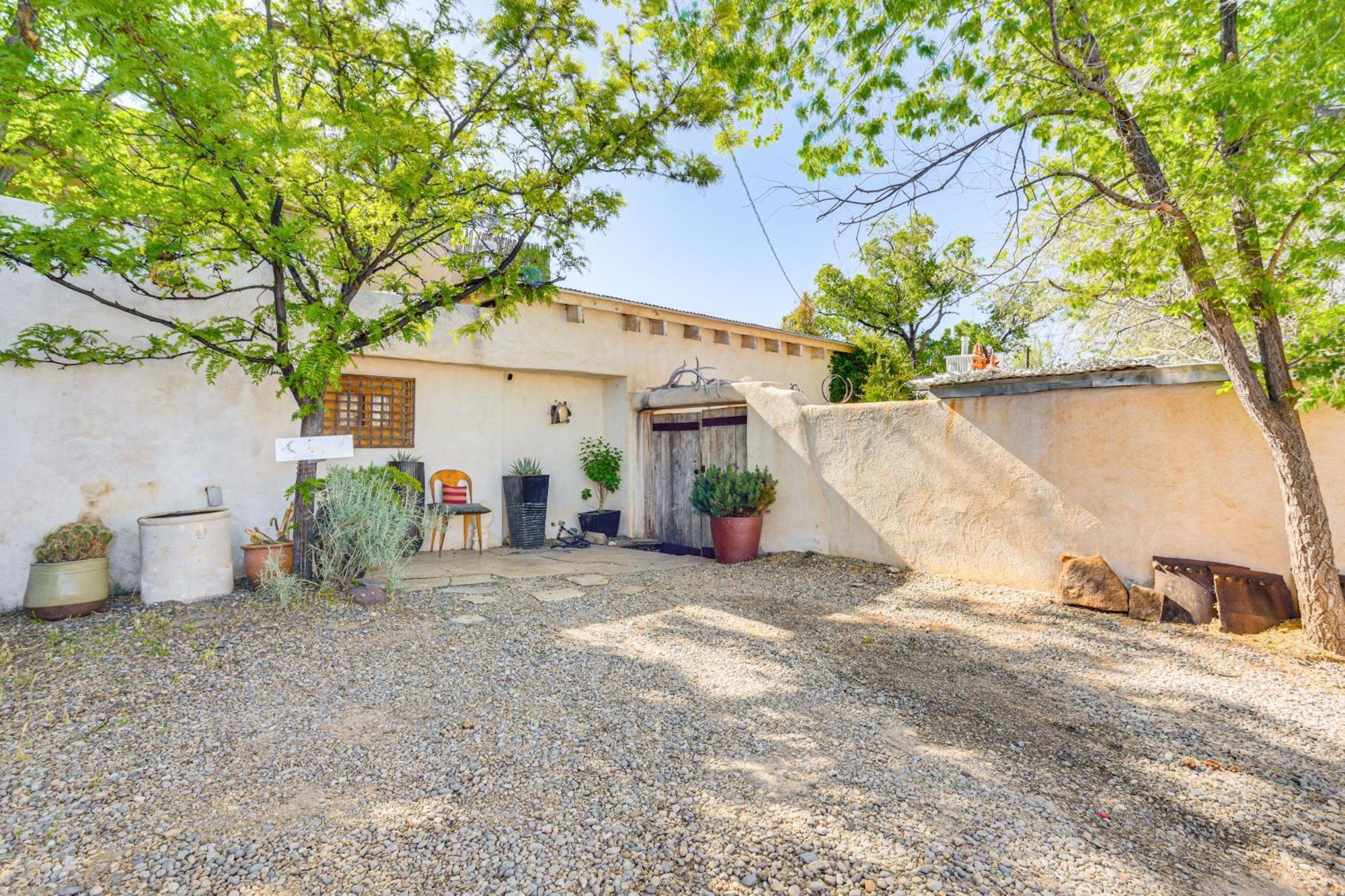 Centrally Located Near Town! Apartment Santa Fe