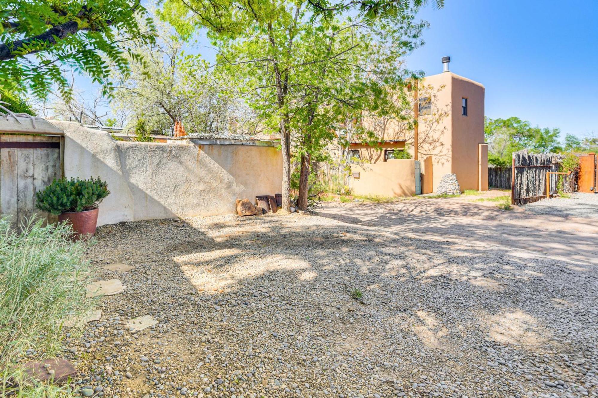 Centrally Located Near Town! Apartment
