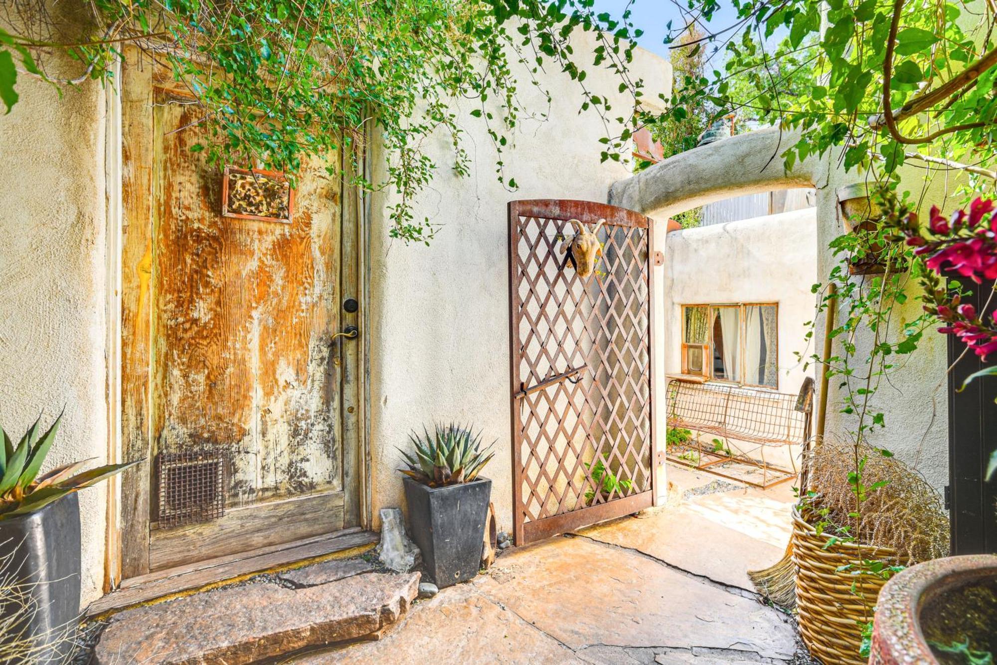 Apartment Centrally Located Near Town! Santa Fe
