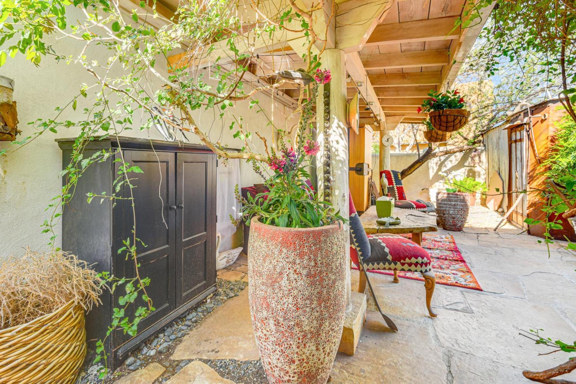 Centrally Located Near Town! * Santa Fe